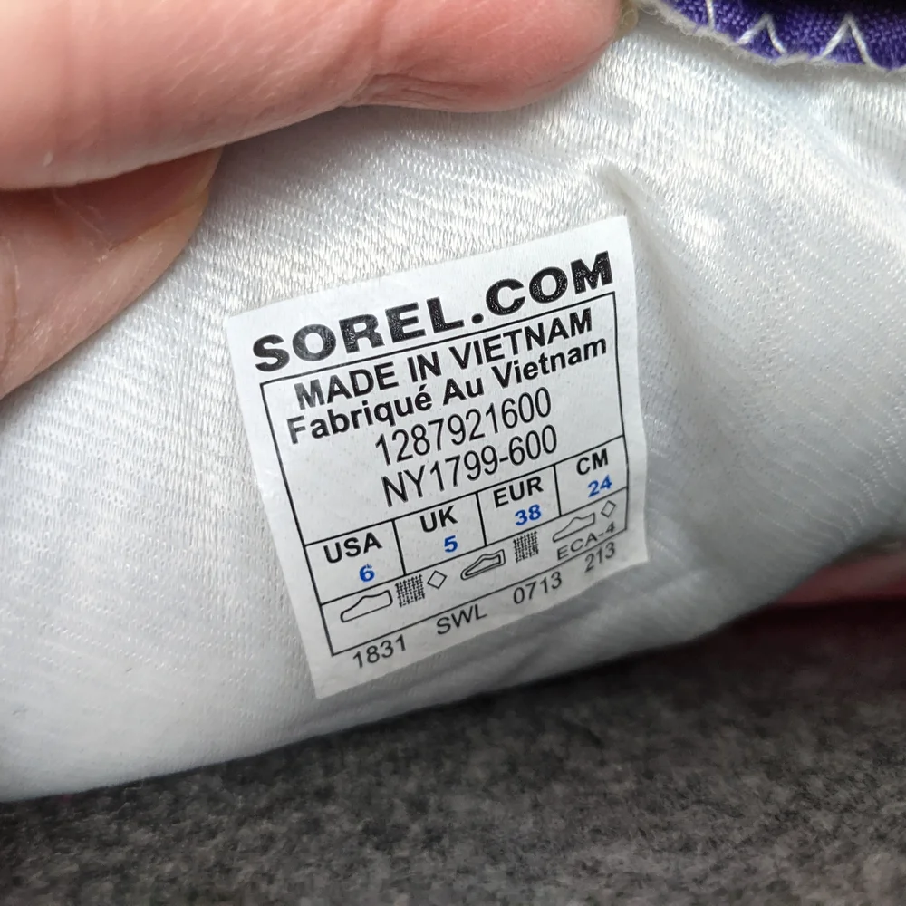 Sorel Girls Insulated Snow Boots Size 6